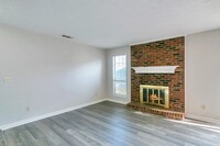 5555 Clover Rise Ln in Norcross, GA - Foto de edificio - Building Photo