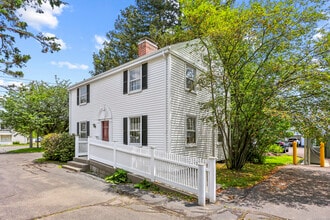 11 W Main St in Avon, CT - Building Photo - Building Photo