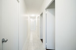 185 Shaughnessy Blvd in Toronto, ON - Building Photo