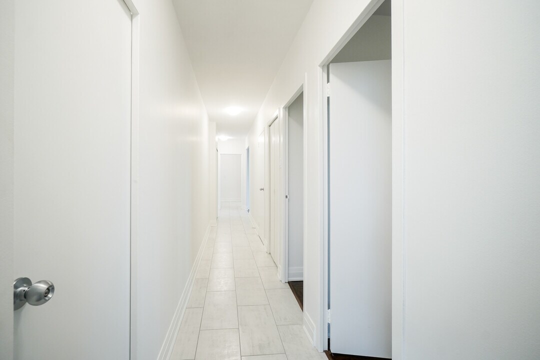 185 Shaughnessy Blvd in Toronto, ON - Building Photo