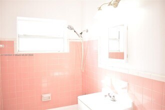633 NW 6th Ct in Hallandale Beach, FL - Building Photo - Building Photo