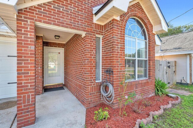 64 9th St in Shalimar, FL - Building Photo - Building Photo