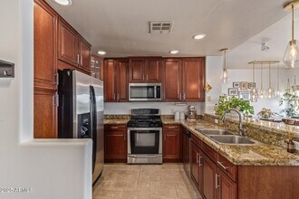 5450 E Deer Valley Dr in Phoenix, AZ - Building Photo - Building Photo