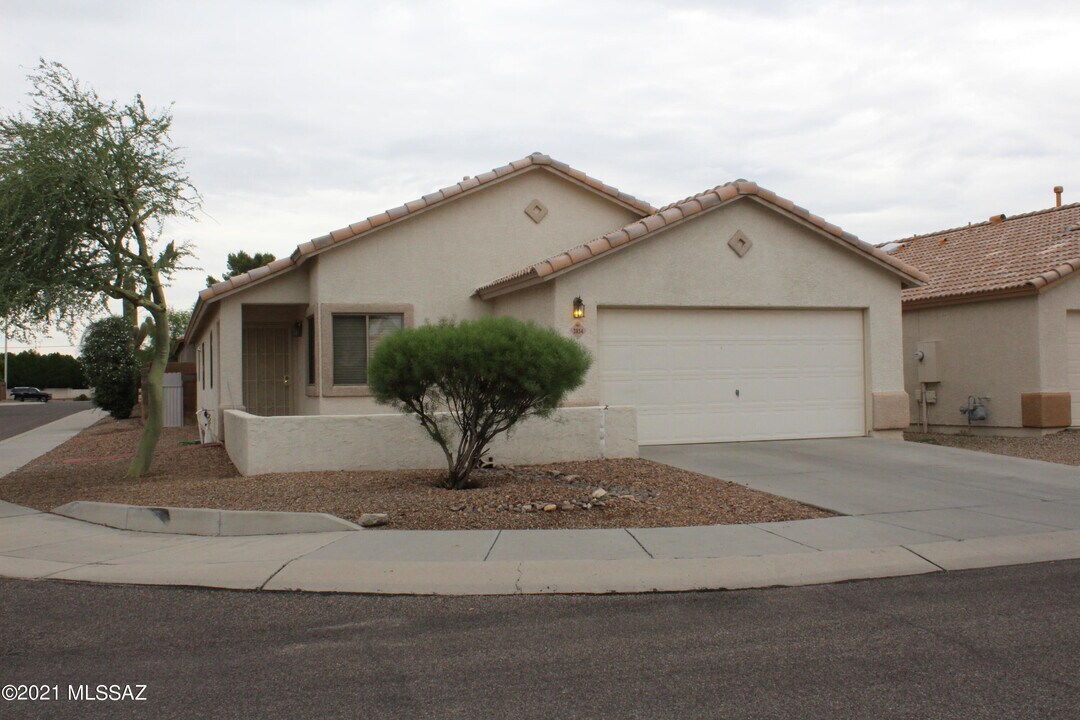 2854 W Simplicity Dr in Tucson, AZ - Building Photo