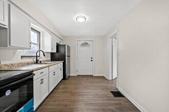 1653 Suburban Ave in Pittsburgh, PA - Building Photo - Building Photo