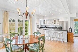 520 First Neck Lane in Southampton, NY - Building Photo - Building Photo