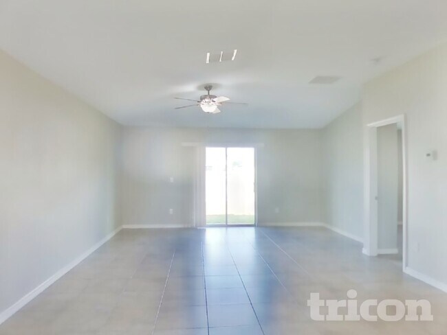 10410 Fairy Moss Ln in Riverview, FL - Foto de edificio - Building Photo