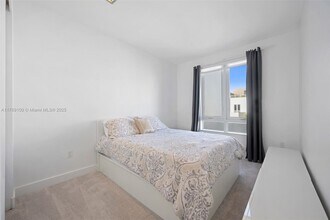 6414 NW 104th Ct in Doral, FL - Building Photo - Building Photo