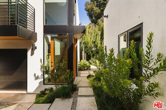 654 Hill St in Santa Monica, CA - Building Photo - Building Photo
