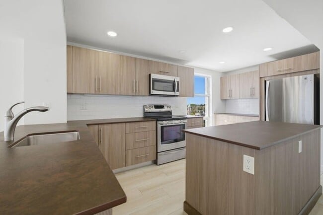 property at 3901 S Flagler Dr