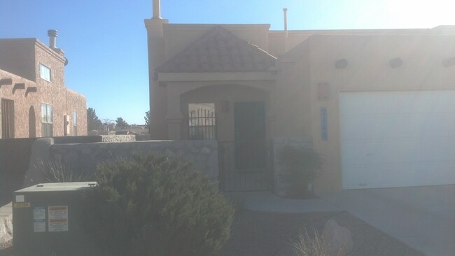 2140 Stone Pine Dr in Las Cruces, NM - Building Photo - Building Photo