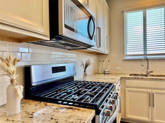 property at 717 Bayberry Cir
