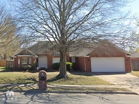 4349 W Bell Flower Dr in Fayetteville, AR - Building Photo