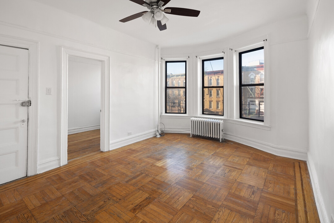 1574 Eastern Pkwy, Unit #3 in Brooklyn, NY - Foto de edificio