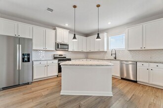 1927 June Lk Ln in Rosharon, TX - Building Photo - Building Photo