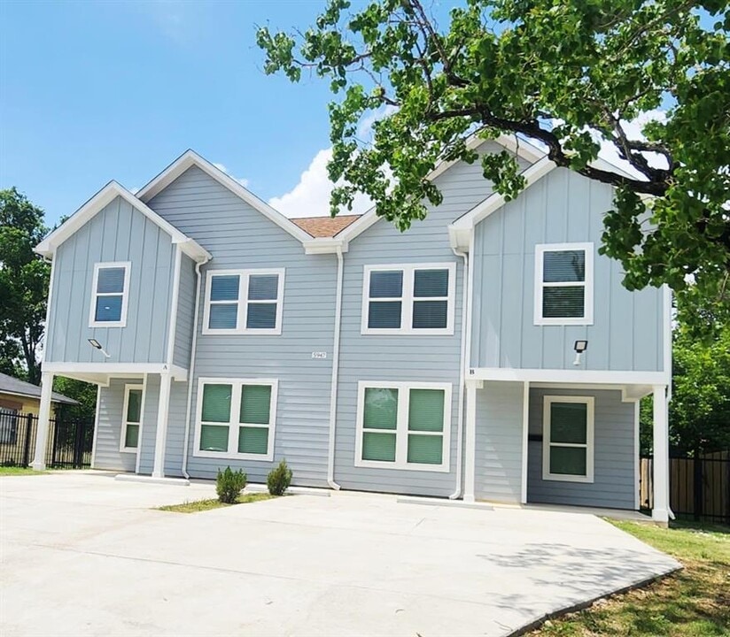 5947 Southseas St in Houston, TX - Building Photo