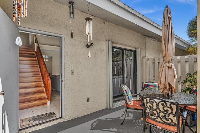 10240 NW 33rd Pl in Sunrise, FL - Building Photo - Building Photo