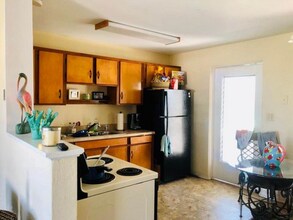 56 Seabreeze Dr in Ormond Beach, FL - Foto de edificio - Building Photo