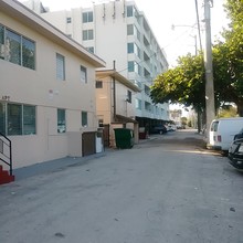 Miracle Apartments in Miami Beach, FL - Building Photo - Building Photo