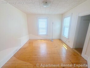 44 Elm St, Unit #2 in Somerville, MA - Foto de edificio - Building Photo