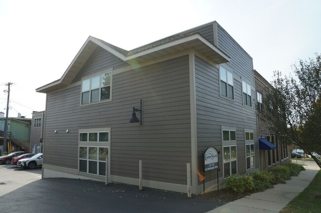 113 E Washington St in Stoughton, WI - Building Photo - Building Photo