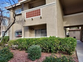 7200 Pirates Cove Rd in Las Vegas, NV - Building Photo