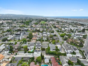 421 Tustin Ave in Newport Beach, CA - Building Photo - Building Photo