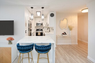 2000 Linwood Ave in Fort Lee, NJ - Foto de edificio - Building Photo