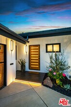 16517 Hartsook St in Los Angeles, CA - Building Photo - Building Photo