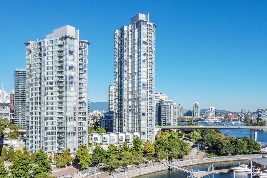 Quaywest in Vancouver, BC - Building Photo