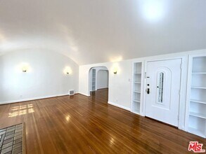621 S Highland Ave in Los Angeles, CA - Building Photo - Building Photo