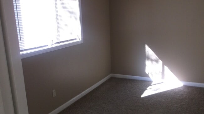 673 W Raines Rd in Memphis, TN - Building Photo - Building Photo