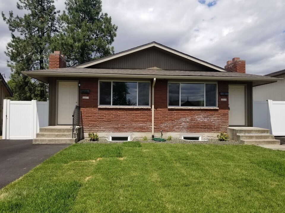 2217 E Central Ave in Spokane, WA - Building Photo