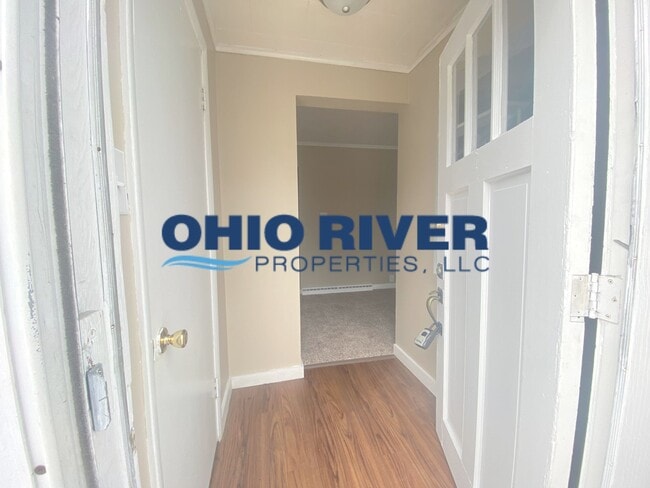 723 Broadway St, Unit 3 in Martins Ferry, OH - Foto de edificio - Building Photo