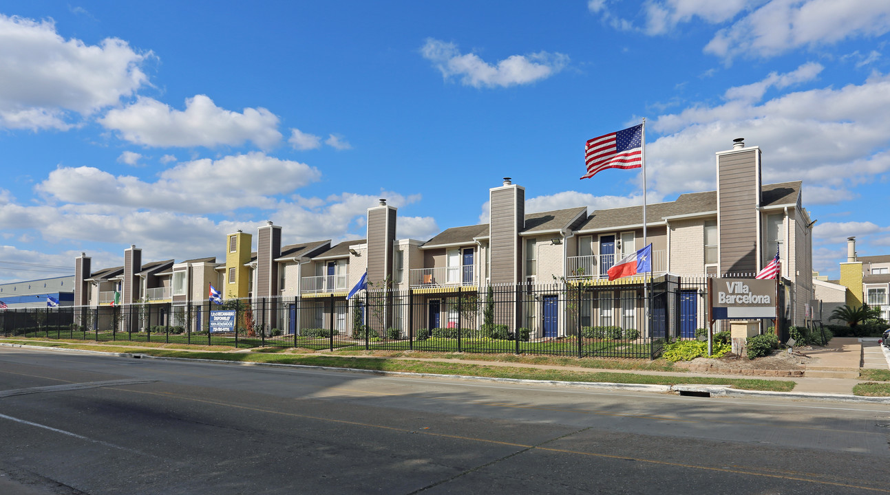 Villa Barcelona in Houston, TX - Foto de edificio