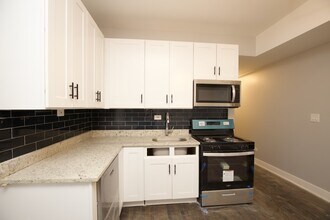 2935 N Lawndale Ave-Unit -2 in Chicago, IL - Foto de edificio - Building Photo