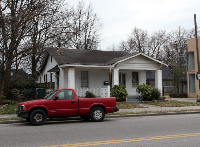 2283 Young Ave in Memphis, TN - Building Photo - Building Photo