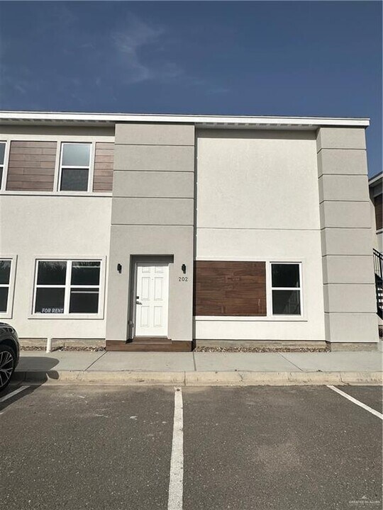 901 Yuma Ave in McAllen, TX - Building Photo