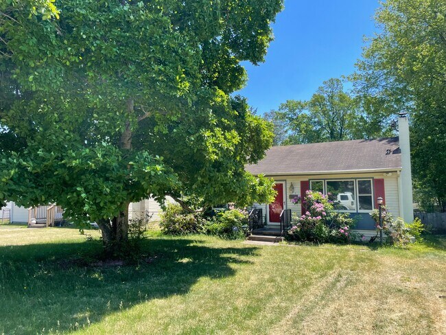 property at 239 N Mapleleaf Ave