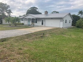 893 E Valley Dr in Bonita Springs, FL - Building Photo