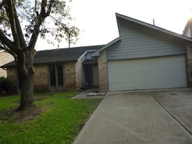 2822 Mesquite Dr in Sugar Land, TX - Building Photo
