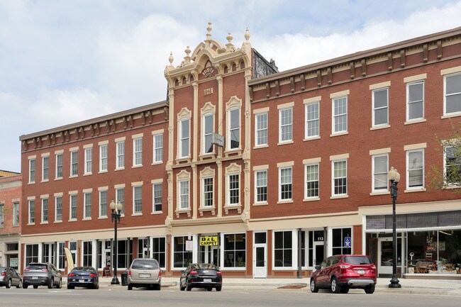 105-113 E Main St in Ravenna, OH - Building Photo - Building Photo