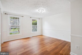 10641 John Ayres Dr in Fairfax, VA - Building Photo - Building Photo