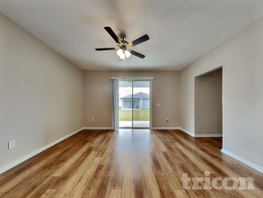 6092 Dolostone Dr in Lakeland, FL - Foto de edificio - Building Photo