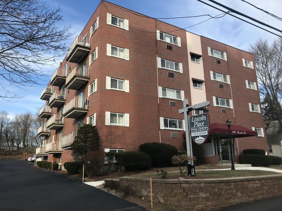 106 Broad St-Unit -42 in Weymouth, MA - Building Photo