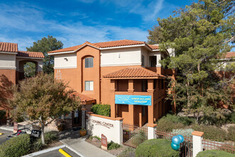 Sandstone in Tucson, AZ - Foto de edificio - Building Photo