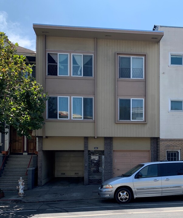 3351 Cesar Chavez in San Francisco, CA - Building Photo