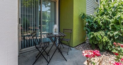 Sundance Apartments in Wichita, KS - Foto de edificio - Building Photo