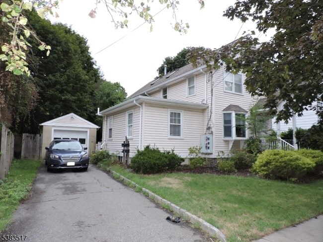 213 Holmes St