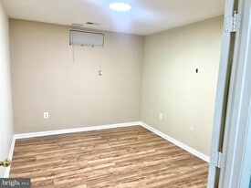 7442 Tottenham Dr in White Plains, MD - Building Photo